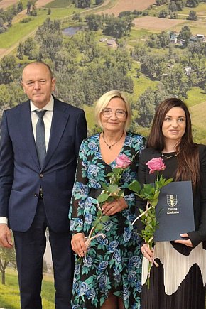 Wyróżnienia i życzenia z okazji Dnia Edukacji Narodowej-10166