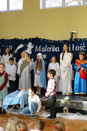 Uczniowie z \"Czwórki\" przygotowali tradycyjne Jasełka-10706