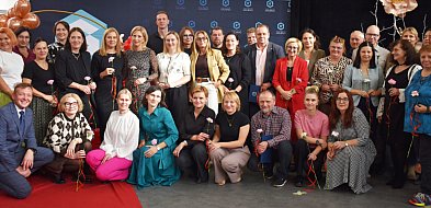 Święto Edukacji Narodowej z wdzięcznością i humorem, w przepięknej oprawie-96315