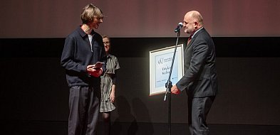 Statuetka Poli Negri dla Eryka Kulma-97541