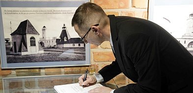 Nasi przedstawiciele na otwarciu wystawy "Od warsztatu do fabryki"-98031