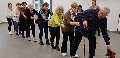 Czwartkowy dzień w Klubie Seniora rozpoczął się od solidnej dawki ruchu