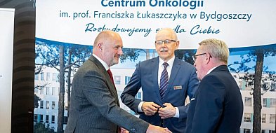 Rządowe 300 milionów na rozbudowę Centrum Onkologii