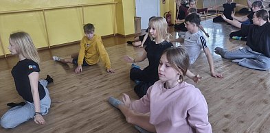 Warsztaty teatru tańca w projekcie Artystyczny Klub Młodzieżowy