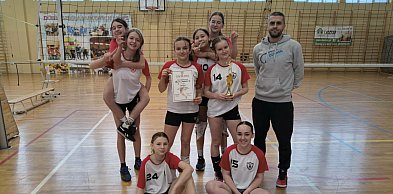 SP 2 Chełmno mistrzem powiatu w siatkówce. SP 1 Chełmno w finale [WYNIKI]