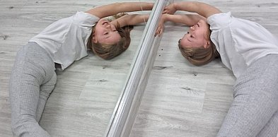 Zajęcia gimnastyki artystycznej w Artystycznym Klubie Młodzieżowym