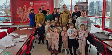 "Wpadnij do strażnicy": Wyjątkowa wizyta małych odkrywców w straży pożarnej