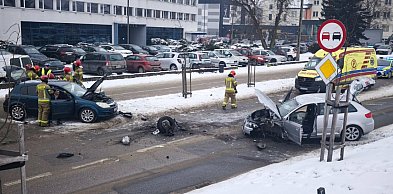 Wypadek na ul. Dworcowej w Chełmnie. Dwie osoby trafiły do szpitala