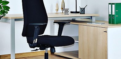 Ergonomiczny fotel biurowy a bóle pleców — co warto wiedzieć?