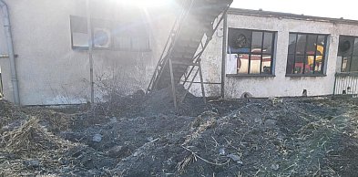 Pożar słomy i gałęzi w Zegartowicach. Przyczyną żar z pieca
