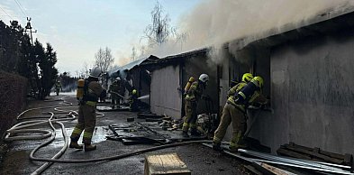 Kłęby dymu widoczne z wielu kilometrów - groźny pożar w Chełmnie