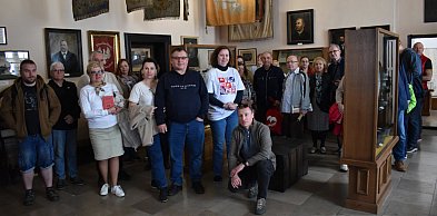 ESKAPADA. Poznaj swój region z przewodnikiem za nami