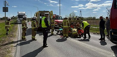 Wypadek na DW 548 w Krusinie – motocyklista ranny, służby w akcji