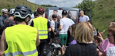 Spacerek na rowerze w towarzystwie Łatwoganga