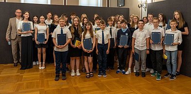 Nagrody Burmistrza dla najlepszych uczniów szkół podstawowych