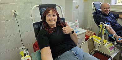 Policjanci z Chełmna dzielą się tym, co najcenniejsze - swoją krwią!-95574