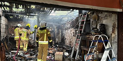 Pożar garażu w Lisewie – szybka akcja strażaków zapobiegła tragedii-95779