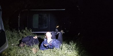 Pościg za fordem zakończony w rowie-96151