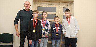 Drużyny “DWÓJKI” mistrzami Chełmna w Szachach [wyniki, zdjęcia]-96776