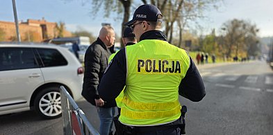 Chełmińscy policjanci dbali o bezpieczeństwo w okresie Wszystkich Świętych-96965