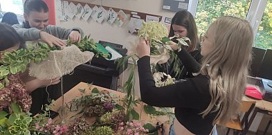 Jesienne inspiracje florystyczne – zajęcia bukieciarsko-florystyczne-96953