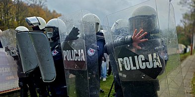 Wspólne szkolenie policjantów z Chełmna i Wąbrzeźna z udziałem uczniów...-96983