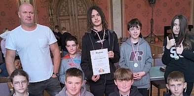 Złoto i srebro SP 2 Chełmno w powiatowych szachach-97061