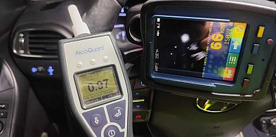 Po pijanemu wsiadł za kierownicę i ruszył w podróż wraz z 7-letnią córką-97082