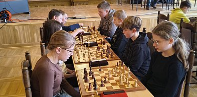 Młodzi grają w szachy! Gratulujemy wszystkim uczestnikom rozgrywek powiatowych-97136