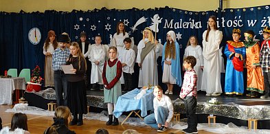 Uczniowie z "Czwórki" przygotowali tradycyjne Jasełka-98803