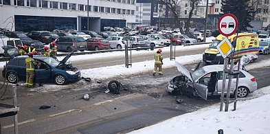 Wypadek na ul. Dworcowej w Chełmnie. Dwie osoby trafiły do szpitala