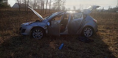 Dachowanie samochodu osobowego w Kolnie. Kierowca odmówił pomocy medycznej