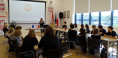 Dwie klasy z chełmińskiego ogólniaka na lekcji w Starostwie