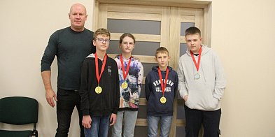 Drużyny “DWÓJKI” mistrzami Chełmna w Szachach [wyniki, zdjęcia]-96776
