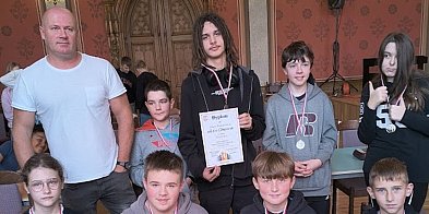 Złoto i srebro SP 2 Chełmno w powiatowych szachach-97061