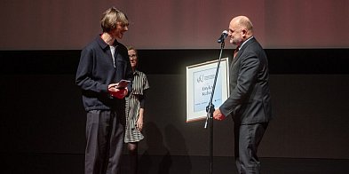 Statuetka Poli Negri dla Eryka Kulma-97541