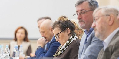 Rozwój gospodarczy: korzystamy z doświadczenia...-97893