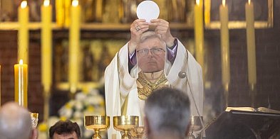 Zmartwychwstały objawia się przez ludzi