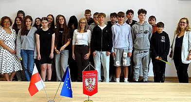 Uczniowie Szkoły Podstawowej nr 4 w Chełmnie na lekcji w Starostwie-95576