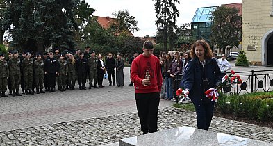 Marsz Pamięci w Chełmnie – młodzież oddała hołd ofiarom II wojny światowej-95584