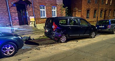 28-latka fordem uderzyła w dwa zaparkowane auta -96168