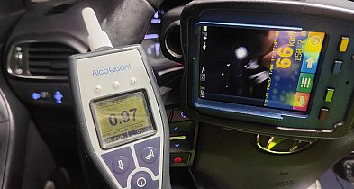 Po pijanemu wsiadł za kierownicę i ruszył w podróż wraz z 7-letnią córką-97082