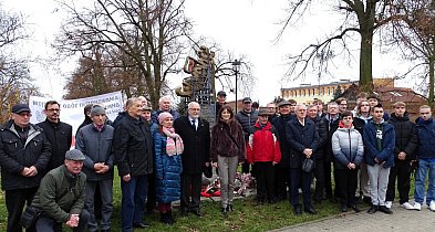 Obchody 44. rocznicy wprowadzenia stanu wojennego i Dnia Pamięci Ofiar..-98469
