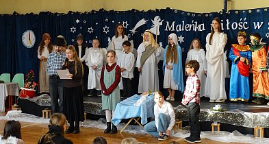 Uczniowie z "Czwórki" przygotowali tradycyjne Jasełka-98803