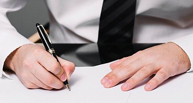 Zaświadczenia stażowe ZUS bez odręcznego lub elektronicznego podpisu są ważne