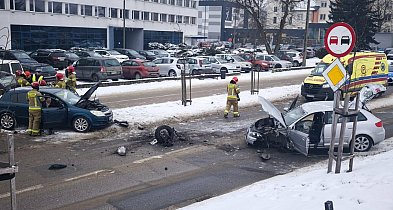 Wypadek na ul. Dworcowej w Chełmnie. Dwie osoby trafiły do szpitala