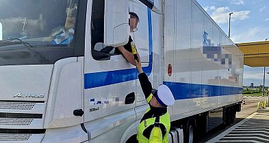890 kierowców skontrolowanych podczas porannych działań na autostradzie