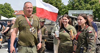 Parada, terenowe przejazdy i historia. Militarne święto w Chełmnie