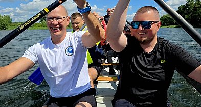Wiosna na sportowo – policjanci z Chełmna popłynęli w szczytnym celu
