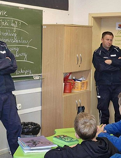 Chełmińscy policjanci uczą, jak przeciwdziałać przemocy rówieśniczej-95978